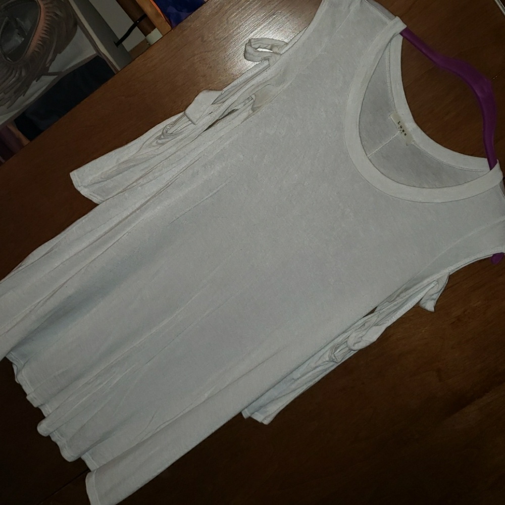 3/4 length sleeve flowy shirt